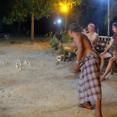 Готель Mr. Chuoi Bar And Hut Ko Phra Thong Екстер'єр фото