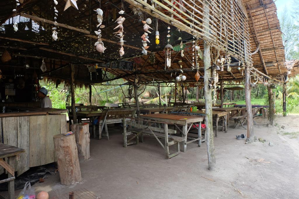 Готель Mr. Chuoi Bar And Hut Ko Phra Thong Екстер'єр фото