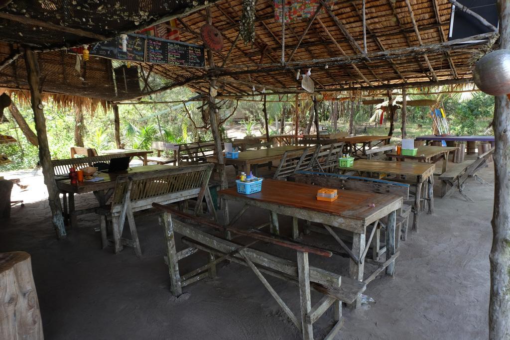 Готель Mr. Chuoi Bar And Hut Ko Phra Thong Екстер'єр фото