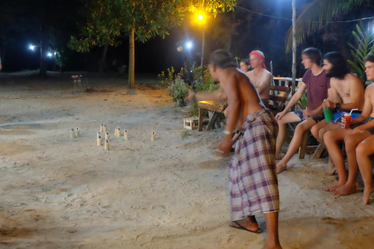 Готель Mr. Chuoi Bar And Hut Ko Phra Thong Екстер'єр фото